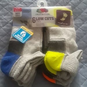 SOLD***  Boys Medium 9-2 1/2 low cut socks.